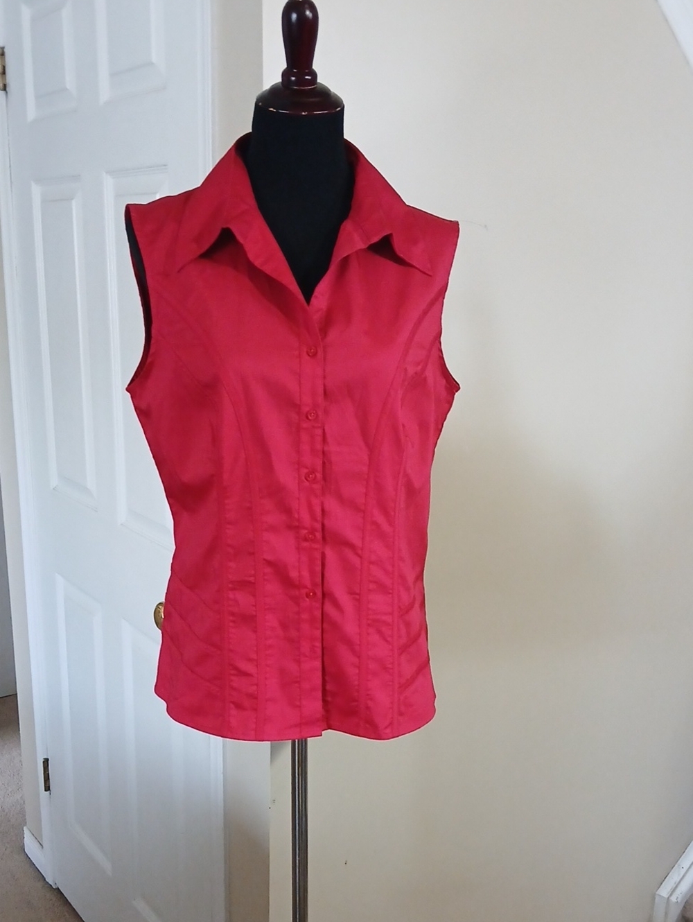 Ricki's Sleeveless Button-Front Top in Bright Red